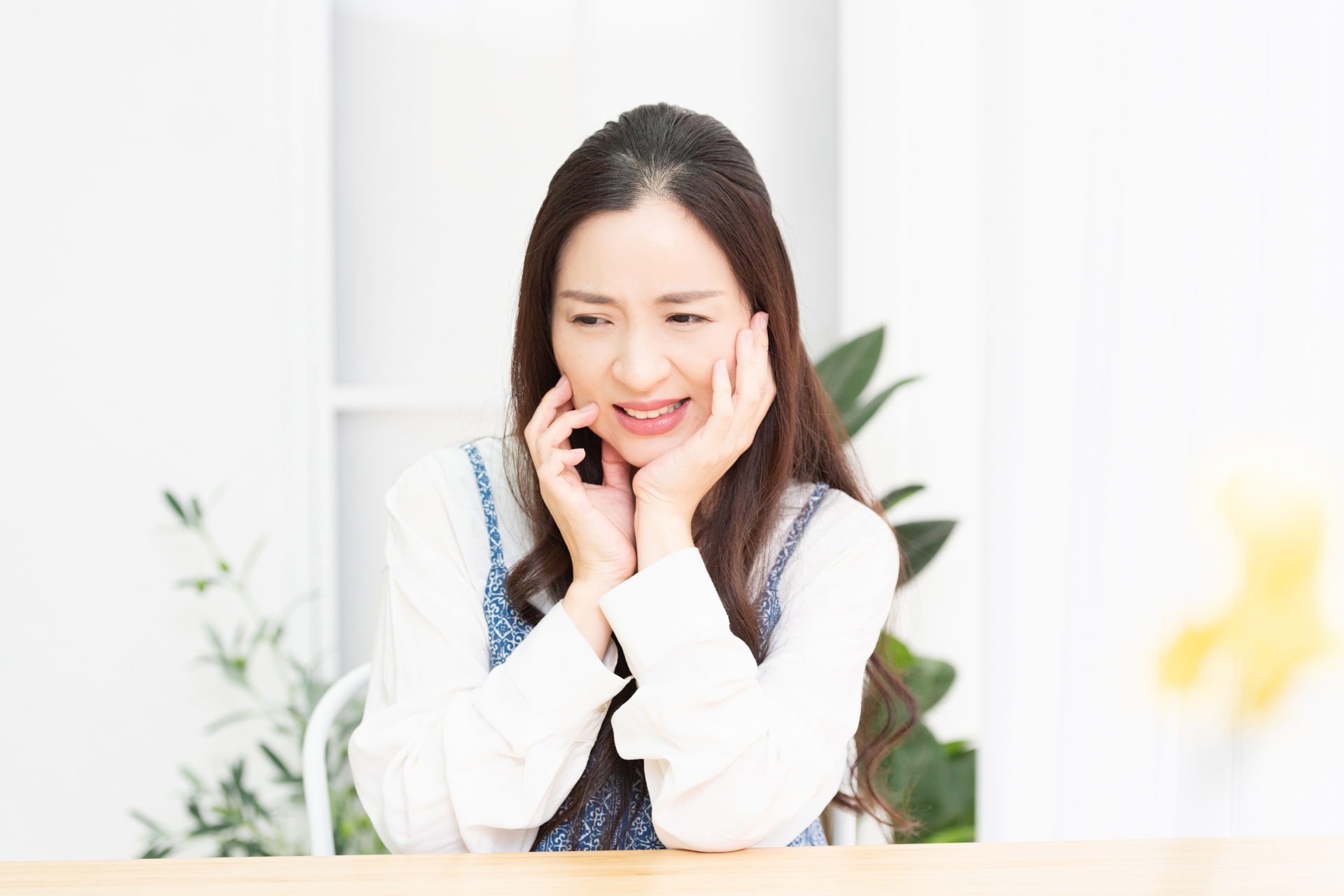 ミドル女性歯の痛み