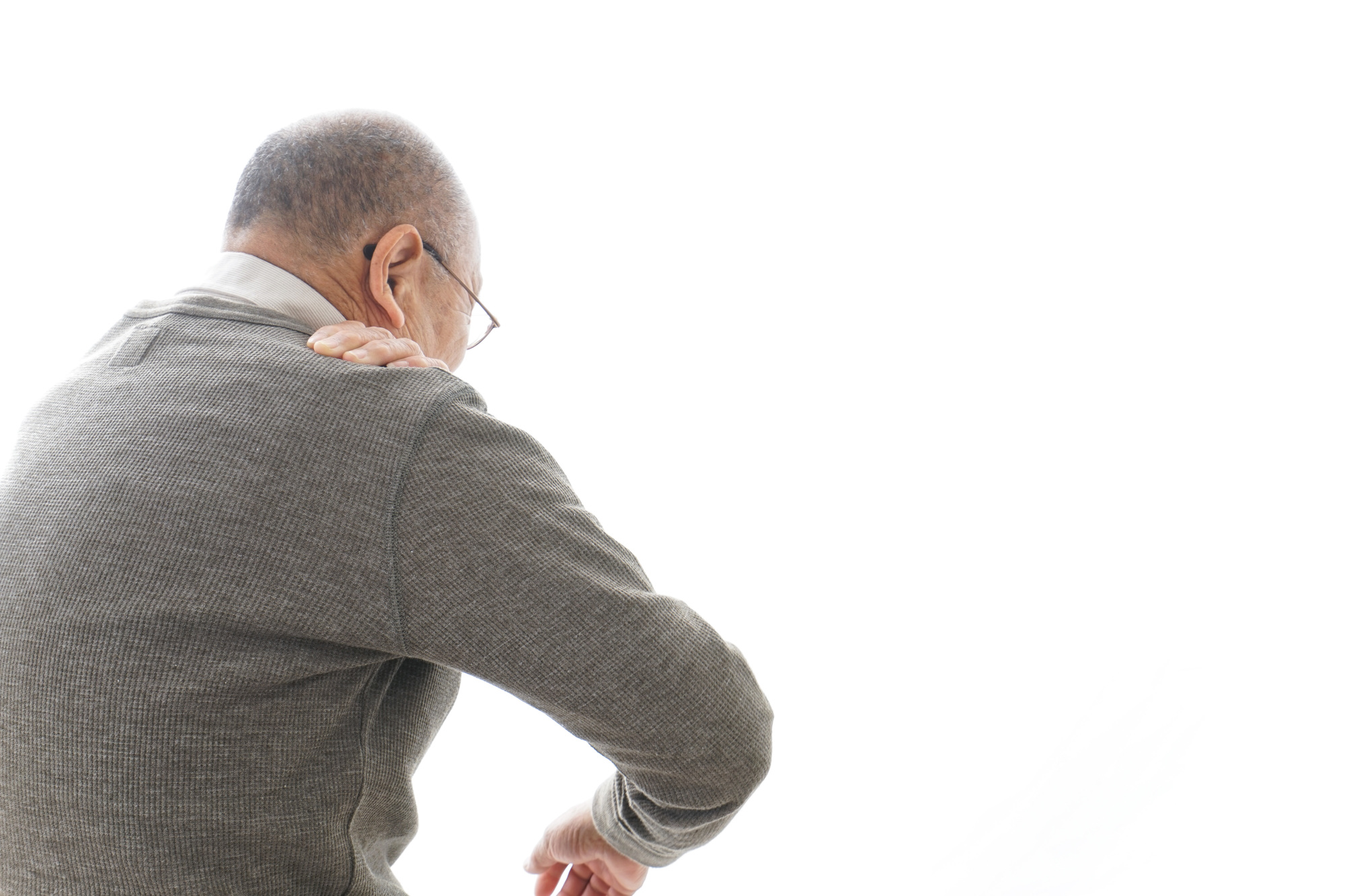 シニア男性の肩の痛み