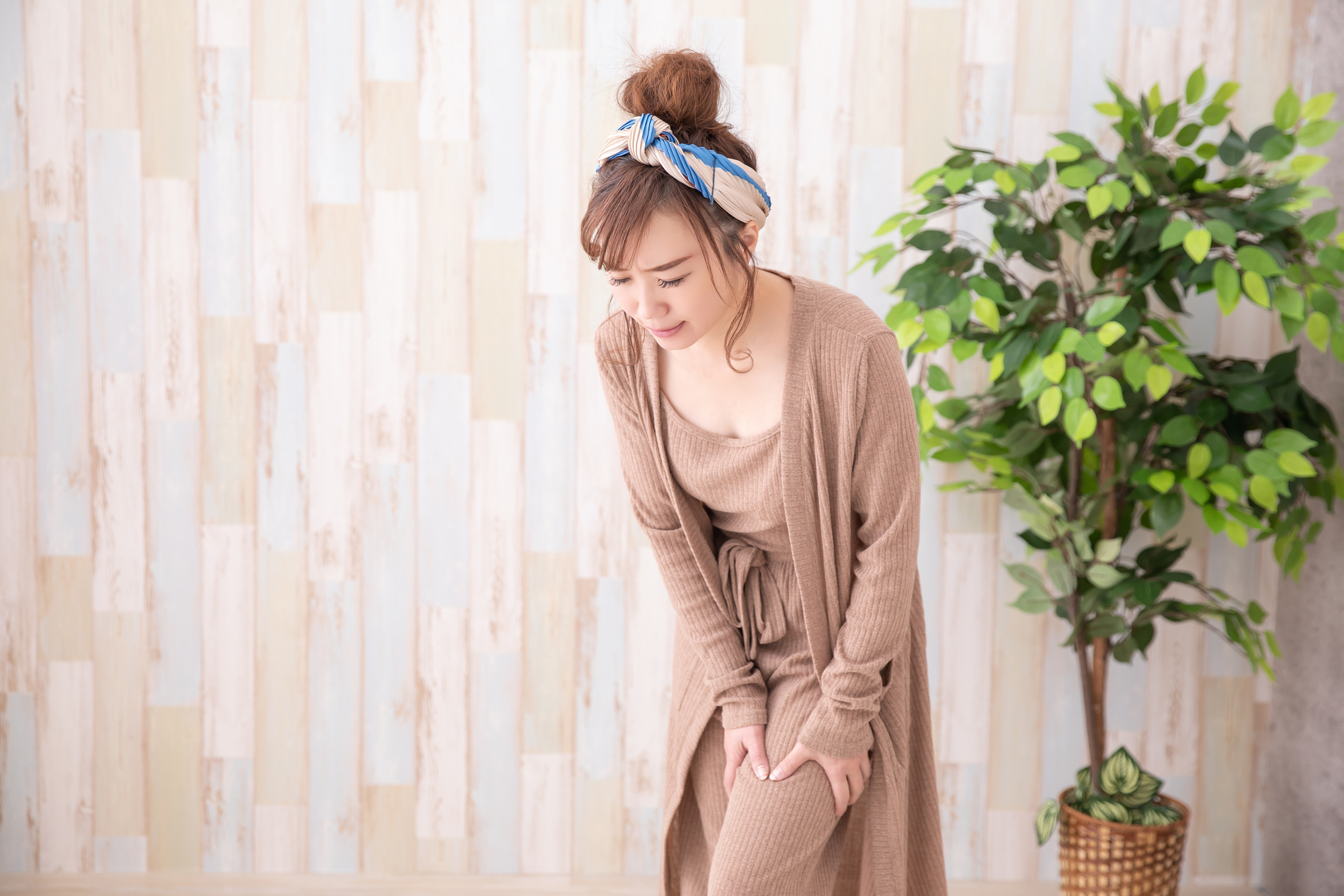 股関節が痛い女性